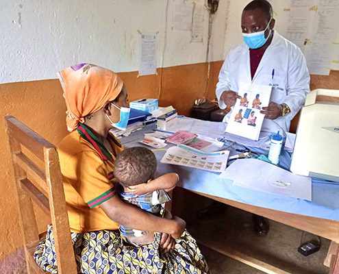 Provider and mother in consultation